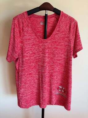 Under Armour Women XL Red V-Neck Shirt HeatGear 2015 Nebraska Marathon Running